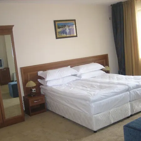 Emerald Apartment-complex Отель