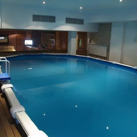 Emerald Apartment-complex Отель