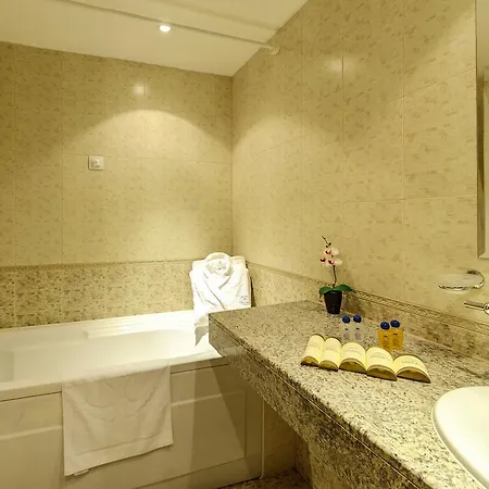 Отель Emerald Apartment-complex 3*