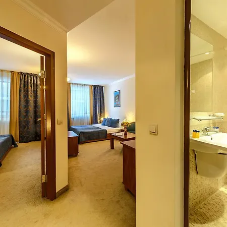 Отель Emerald Apartment-complex 3*