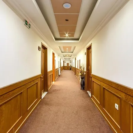 Отель Emerald Apartment-complex 3*
